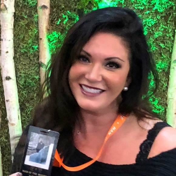 Meet your Posher, Jennifer - Picture 1 of 1